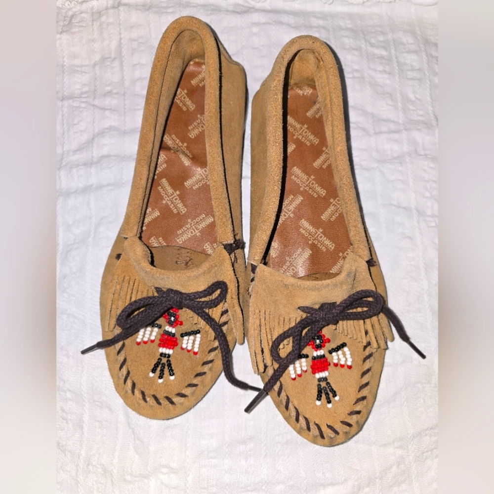 Minnetonka moccasin slide on brown with beaded bird